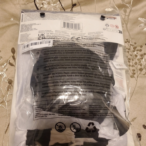 Cutie convict Halloween costume - Picture 3 of 3